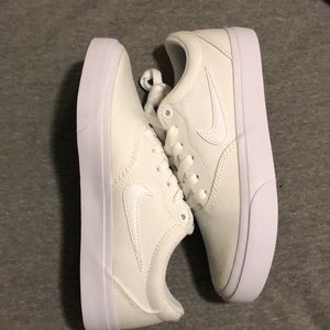 Women’s Nike sb charge canvas